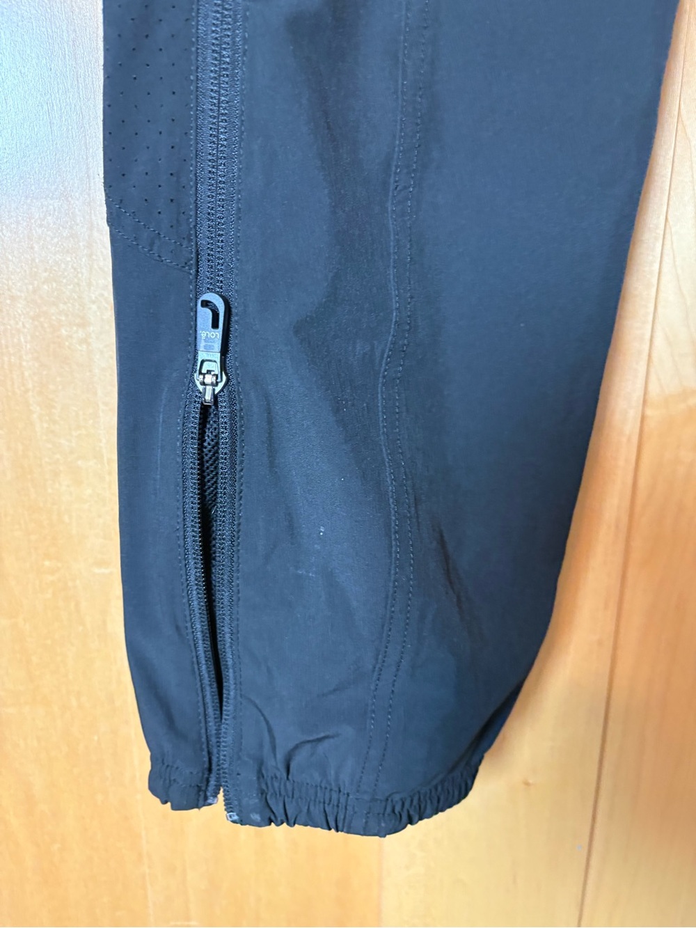 Lolë Women’s Black Technical Stretch Pants M Ankle Zip Travel Hiking - Picture 7 of 10